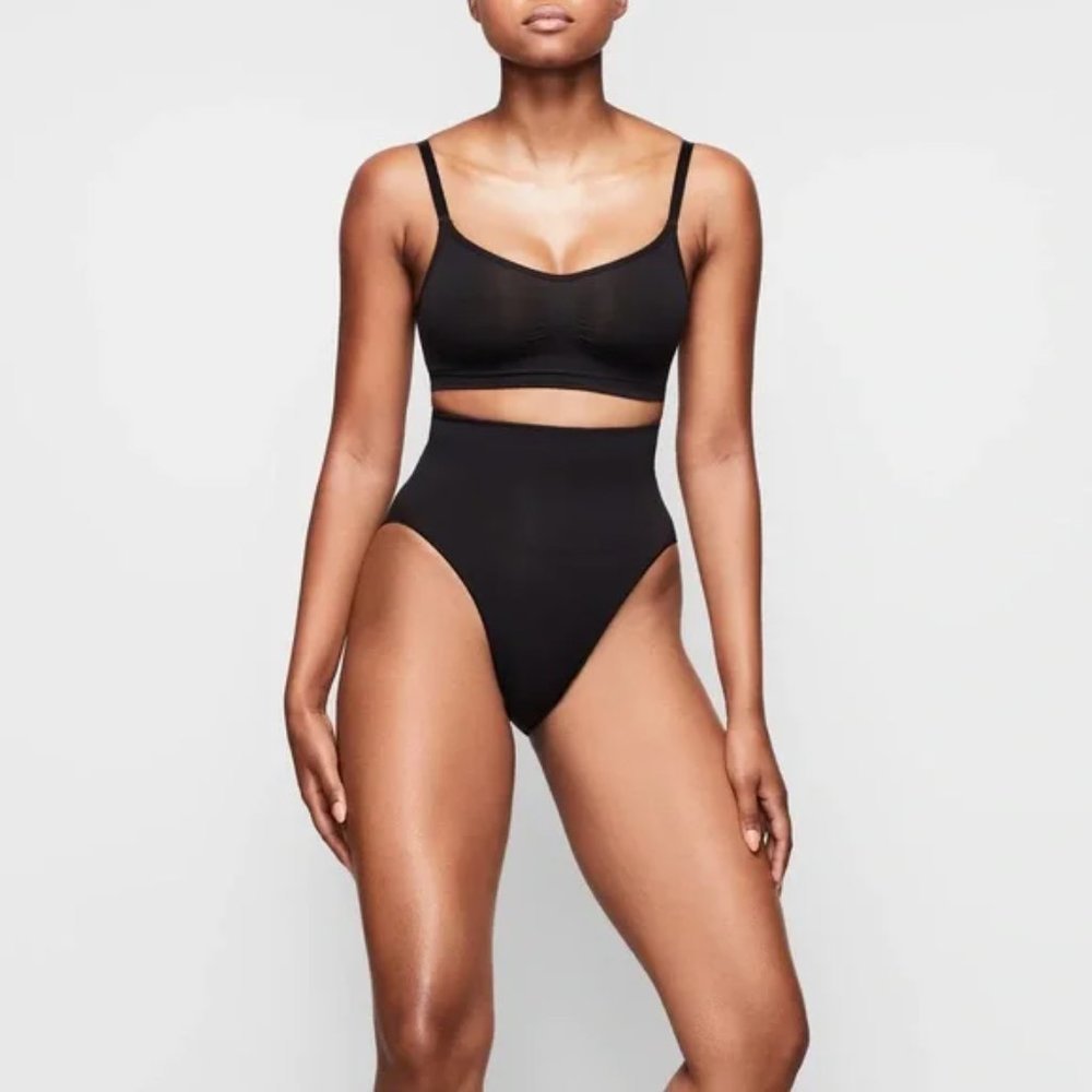 SKIMS Seamless Sculpt Bralette in Onyx Size S/M - Picture 3 of 7
